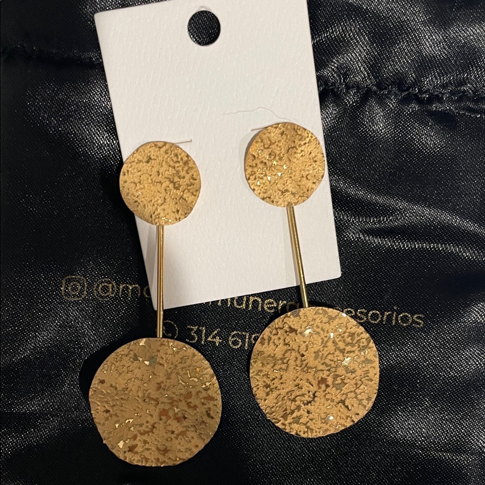 Elegant Gold Textured Drop Earrings